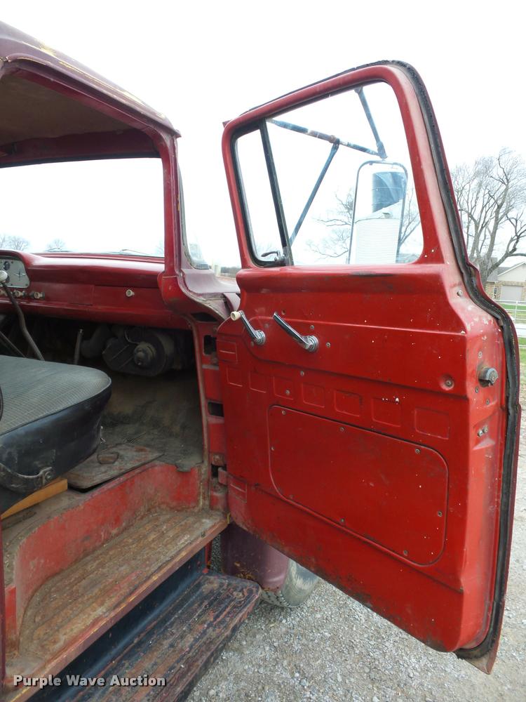 image for item DA5770 1959 Ford T700 grain truck