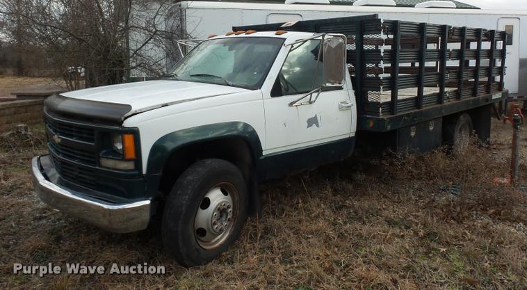 image for item DA5839 1994 Chevrolet 3500 flatbed pickup truck