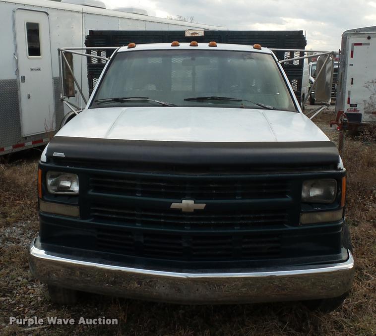 image for item DA5839 1994 Chevrolet 3500 flatbed pickup truck