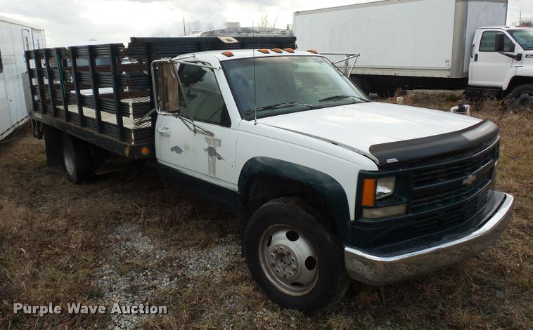image for item DA5839 1994 Chevrolet 3500 flatbed pickup truck