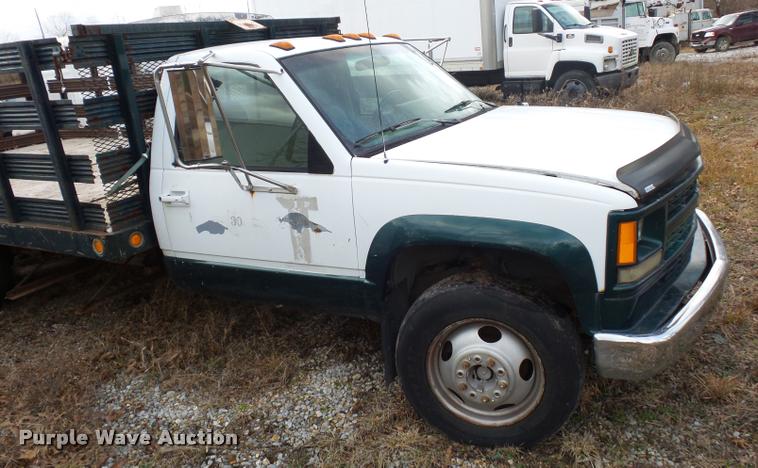 image for item DA5839 1994 Chevrolet 3500 flatbed pickup truck