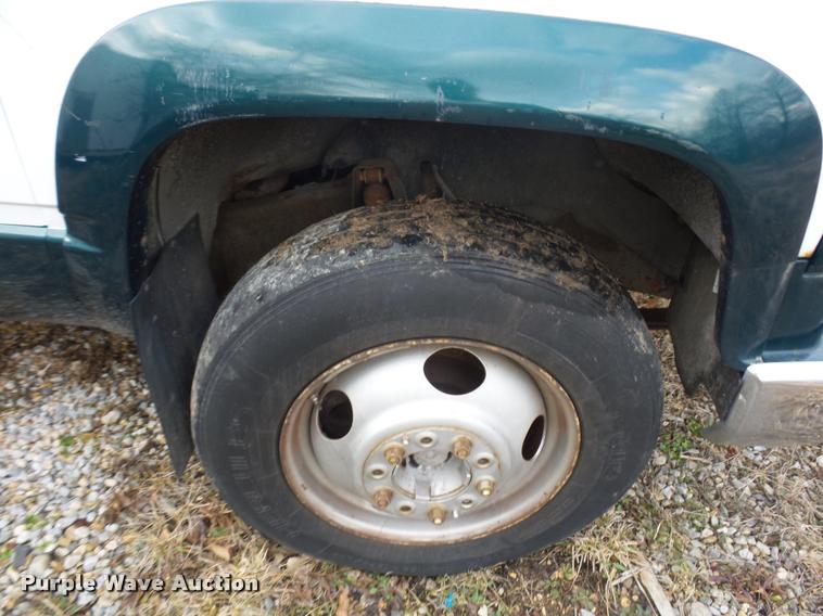 image for item DA5839 1994 Chevrolet 3500 flatbed pickup truck