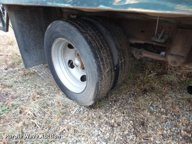 image for item DA5839 1994 Chevrolet 3500 flatbed pickup truck