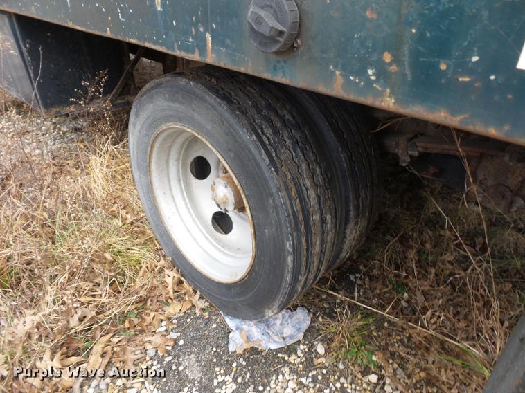 image for item DA5839 1994 Chevrolet 3500 flatbed pickup truck