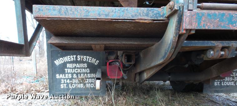 image for item DA5839 1994 Chevrolet 3500 flatbed pickup truck