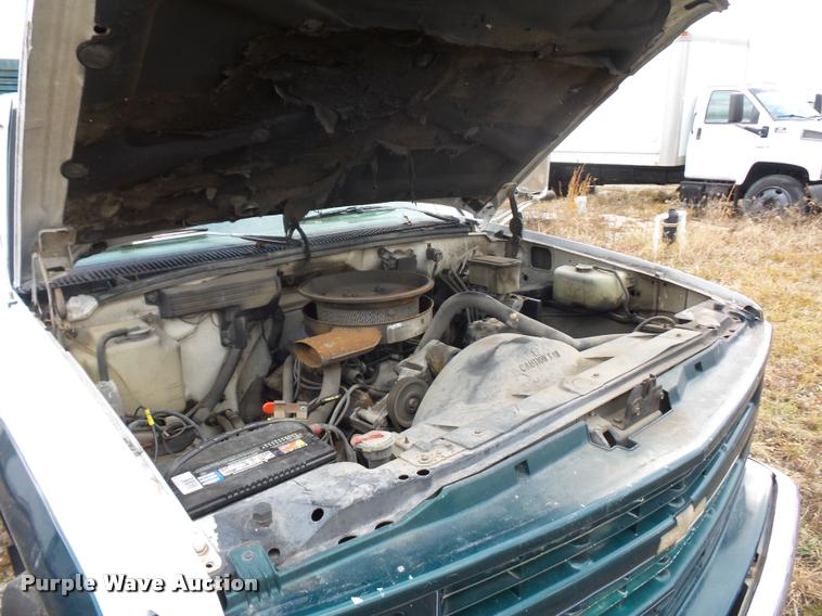 image for item DA5839 1994 Chevrolet 3500 flatbed pickup truck