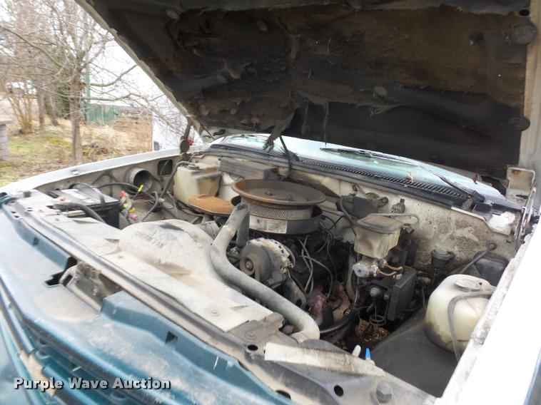 image for item DA5839 1994 Chevrolet 3500 flatbed pickup truck