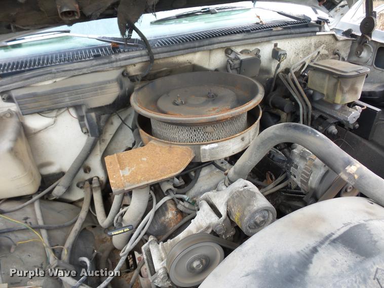 image for item DA5839 1994 Chevrolet 3500 flatbed pickup truck