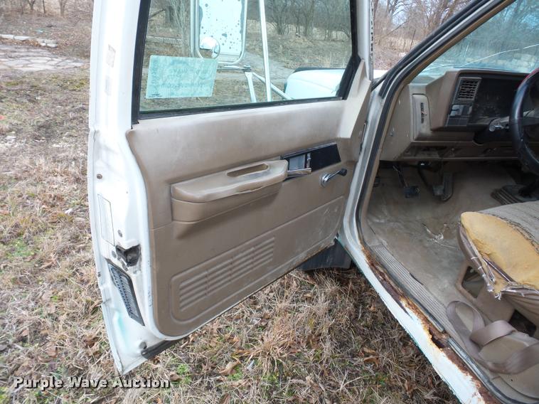 image for item DA5839 1994 Chevrolet 3500 flatbed pickup truck