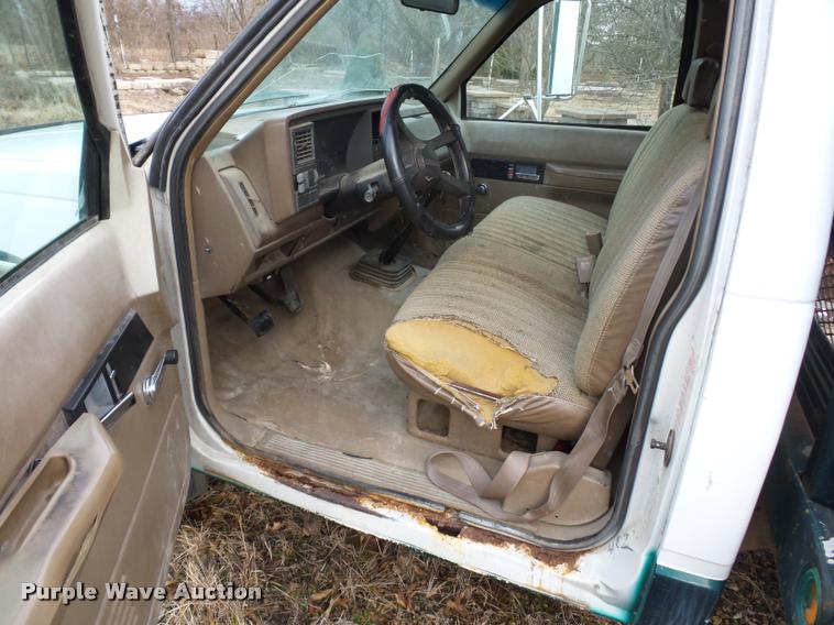 image for item DA5839 1994 Chevrolet 3500 flatbed pickup truck