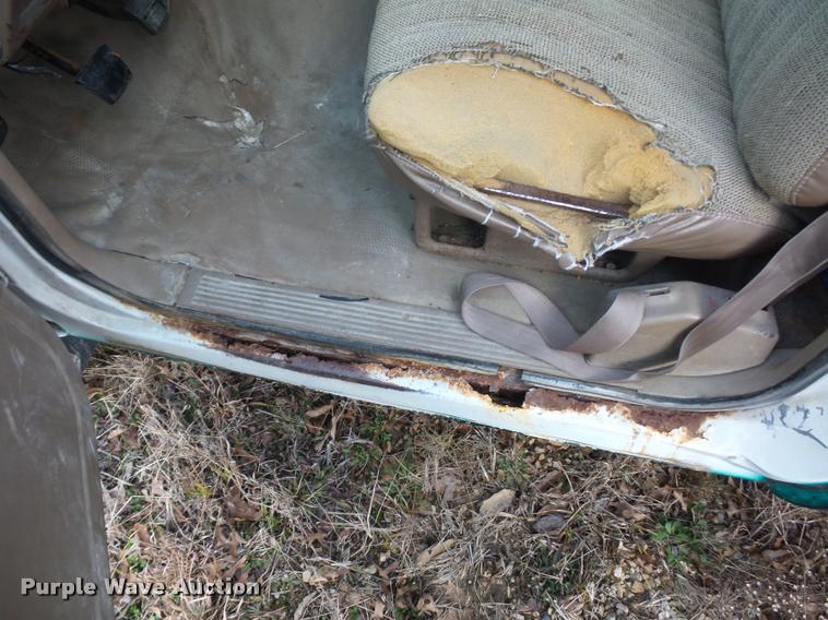 image for item DA5839 1994 Chevrolet 3500 flatbed pickup truck