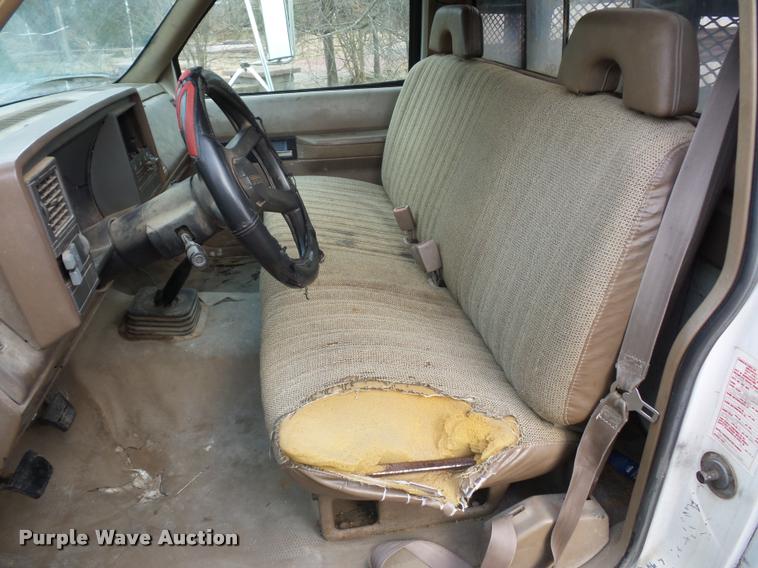 image for item DA5839 1994 Chevrolet 3500 flatbed pickup truck