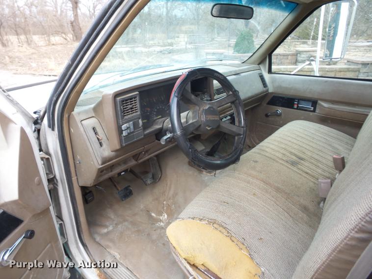 image for item DA5839 1994 Chevrolet 3500 flatbed pickup truck