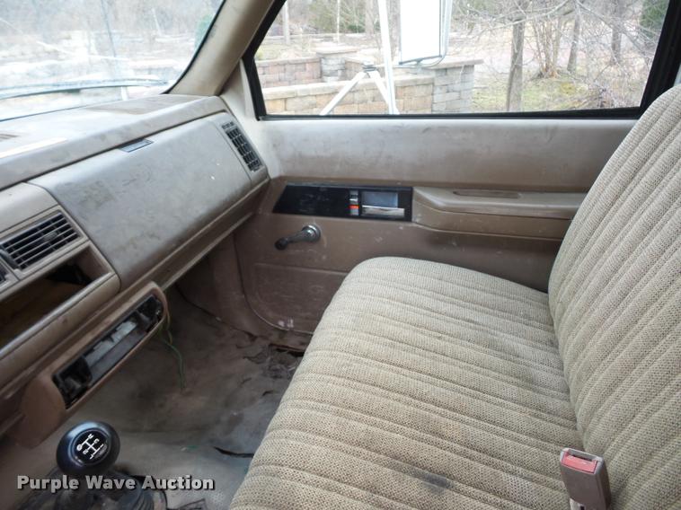 image for item DA5839 1994 Chevrolet 3500 flatbed pickup truck