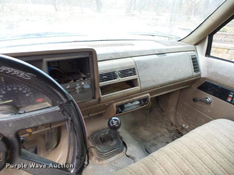 image for item DA5839 1994 Chevrolet 3500 flatbed pickup truck