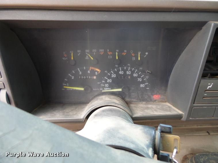 image for item DA5839 1994 Chevrolet 3500 flatbed pickup truck