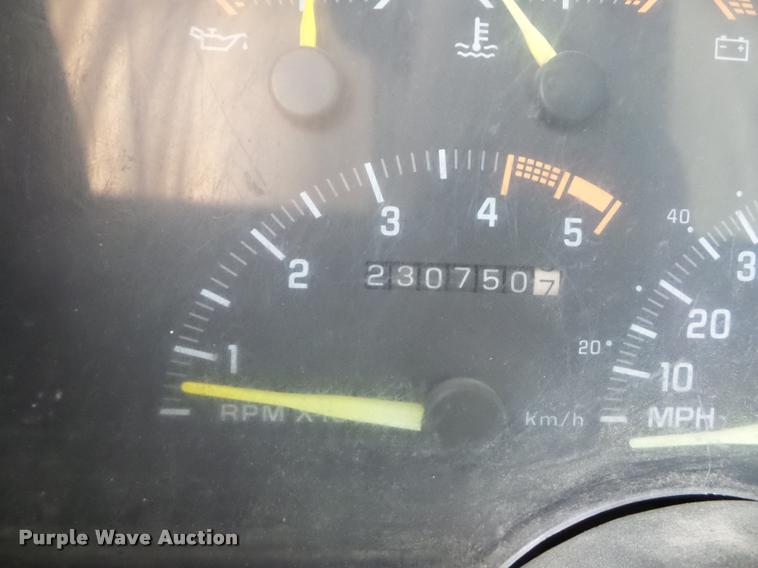 image for item DA5839 1994 Chevrolet 3500 flatbed pickup truck