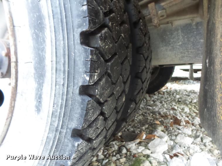 image for item DA5840 2001 Chevrolet Silverado 3500 utility truck