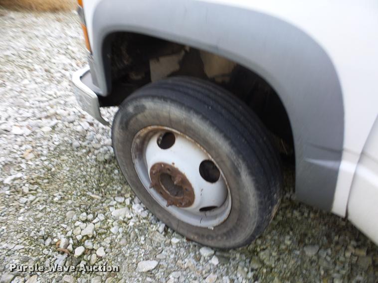 image for item DA5840 2001 Chevrolet Silverado 3500 utility truck