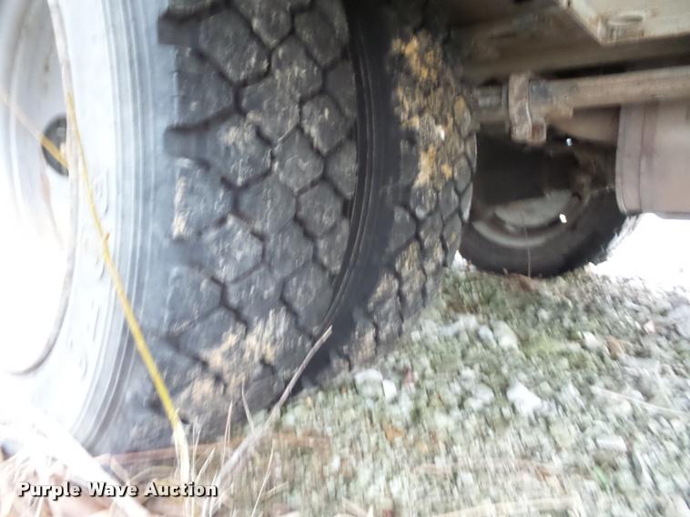 image for item DA5840 2001 Chevrolet Silverado 3500 utility truck