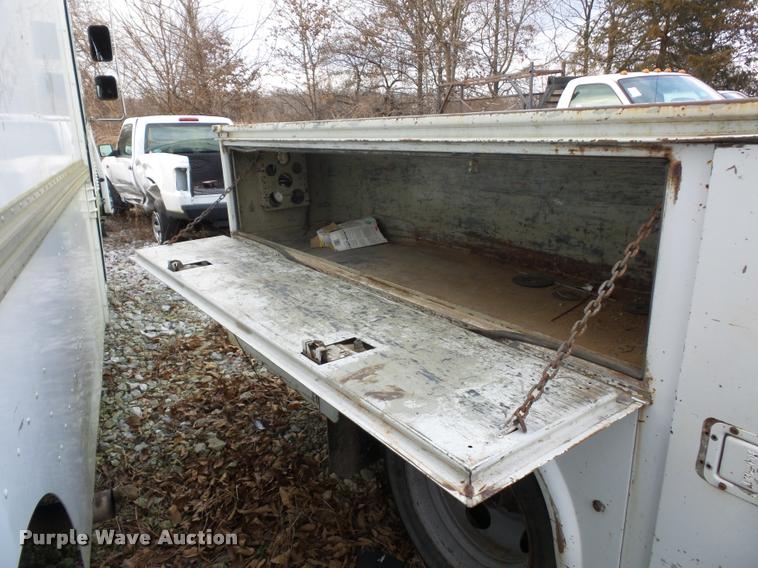 image for item DA5840 2001 Chevrolet Silverado 3500 utility truck