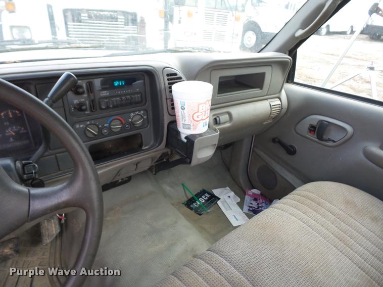 image for item DA5840 2001 Chevrolet Silverado 3500 utility truck