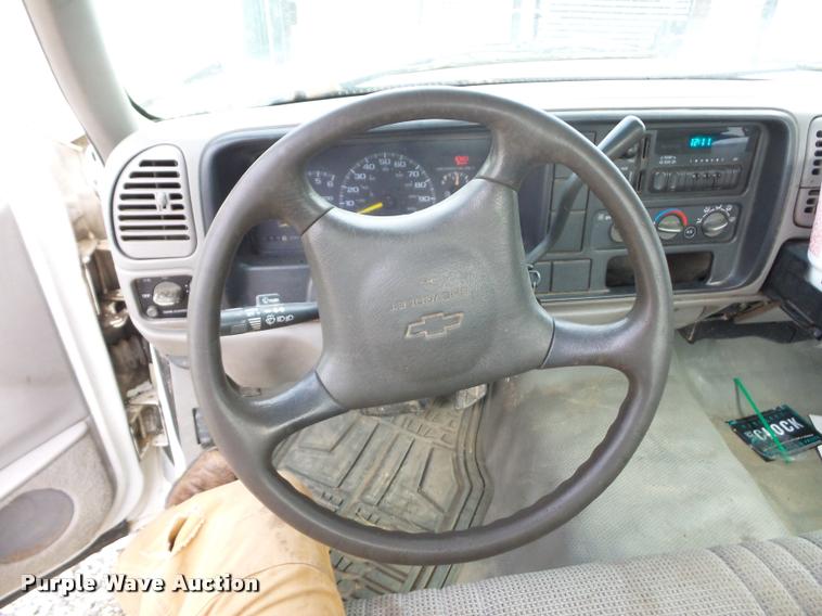 image for item DA5840 2001 Chevrolet Silverado 3500 utility truck