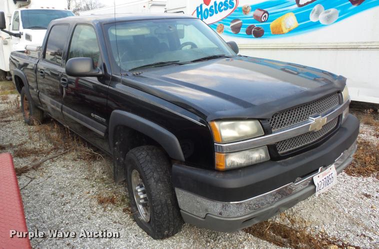 image for item DA5841 2004 Chevrolet Silverado 2500HD Crew Cab pickup truck