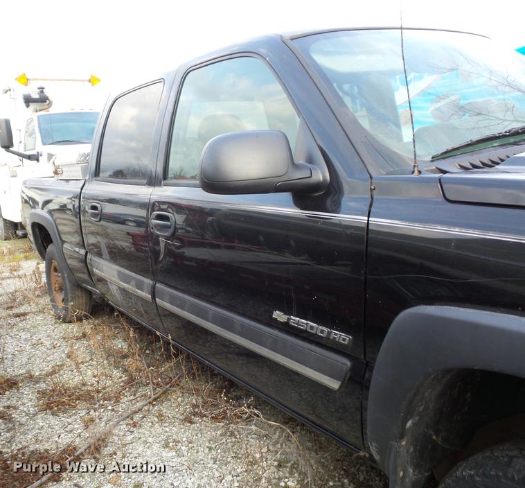 image for item DA5841 2004 Chevrolet Silverado 2500HD Crew Cab pickup truck