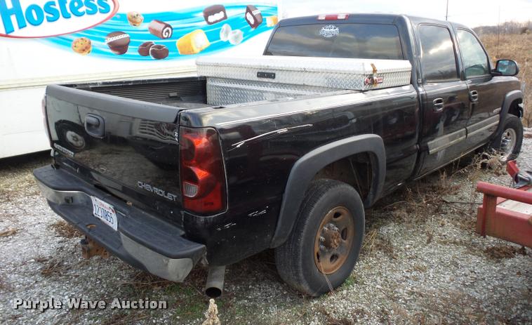 image for item DA5841 2004 Chevrolet Silverado 2500HD Crew Cab pickup truck