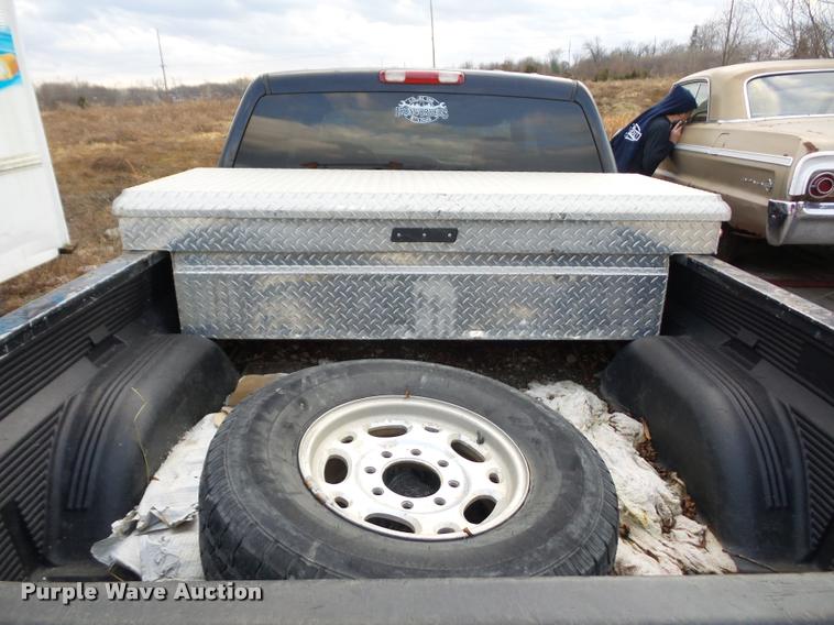 image for item DA5841 2004 Chevrolet Silverado 2500HD Crew Cab pickup truck