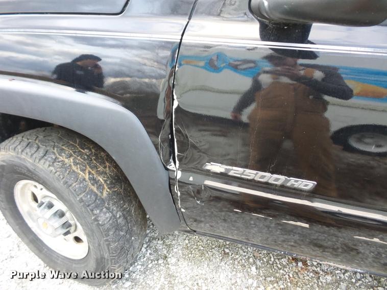 image for item DA5841 2004 Chevrolet Silverado 2500HD Crew Cab pickup truck