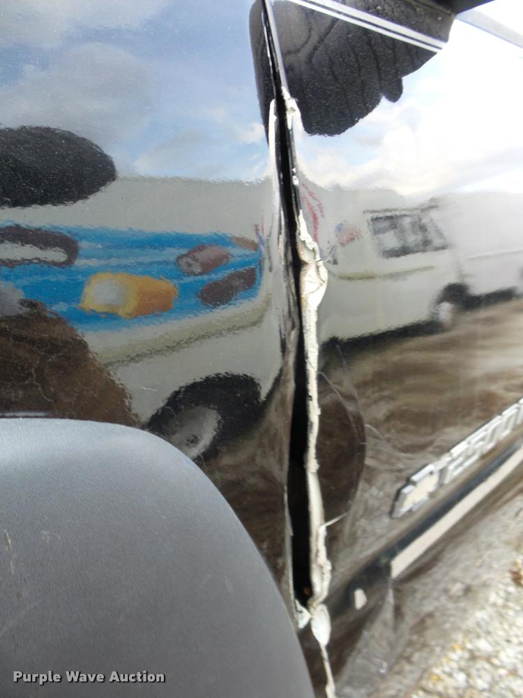 image for item DA5841 2004 Chevrolet Silverado 2500HD Crew Cab pickup truck