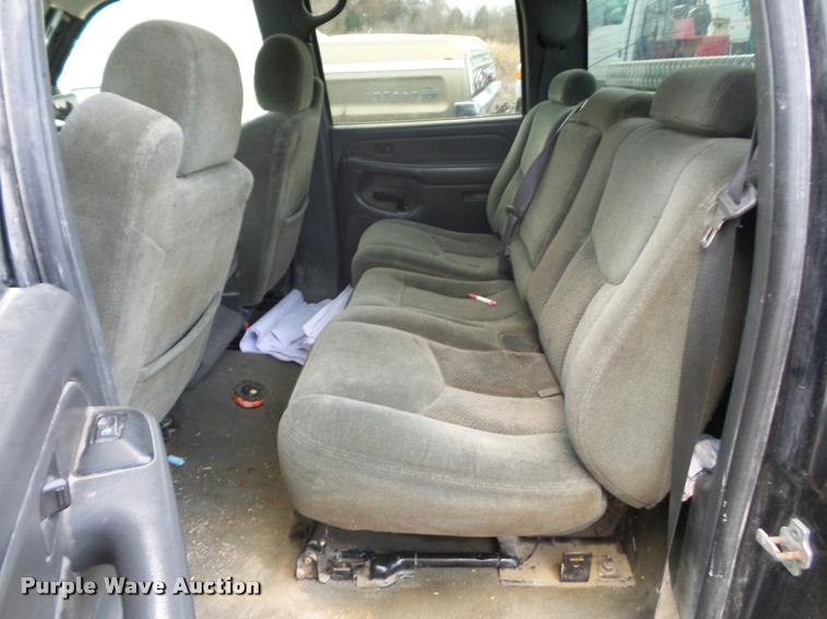 image for item DA5841 2004 Chevrolet Silverado 2500HD Crew Cab pickup truck