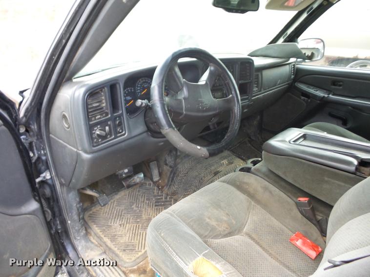 image for item DA5841 2004 Chevrolet Silverado 2500HD Crew Cab pickup truck