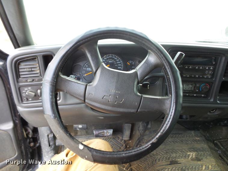 image for item DA5841 2004 Chevrolet Silverado 2500HD Crew Cab pickup truck