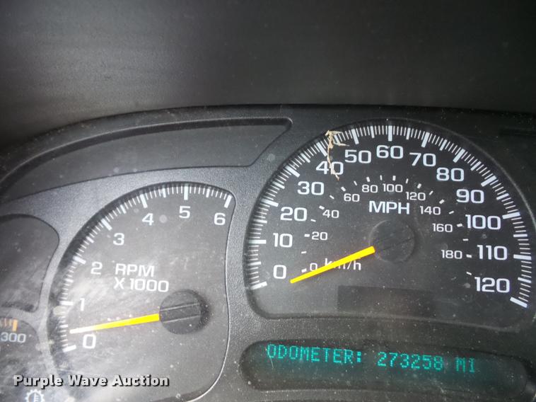 image for item DA5841 2004 Chevrolet Silverado 2500HD Crew Cab pickup truck