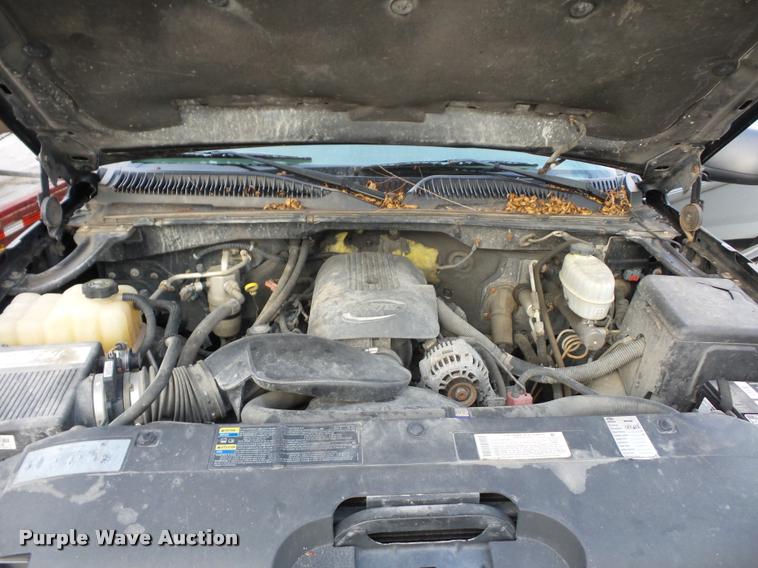 image for item DA5841 2004 Chevrolet Silverado 2500HD Crew Cab pickup truck