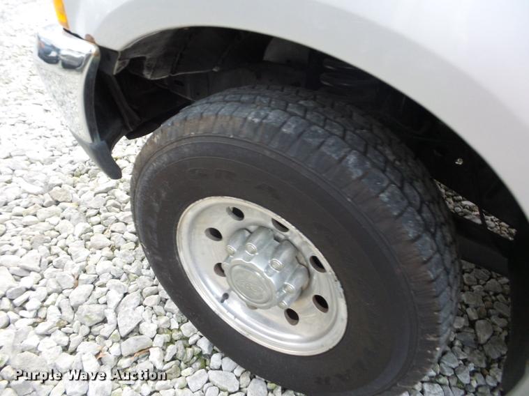 image for item DA5842 1999 Ford F250 Super Duty SuperCab utility truck