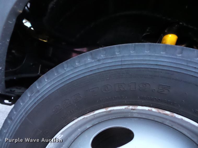 image for item DA5845 2002 Ford F550 utility truck