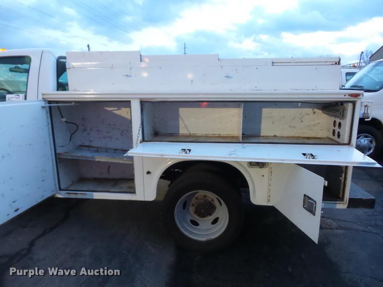 image for item DA5845 2002 Ford F550 utility truck