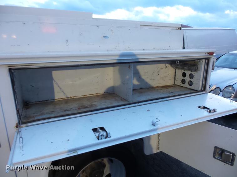 image for item DA5845 2002 Ford F550 utility truck