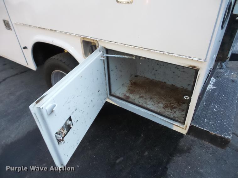 image for item DA5845 2002 Ford F550 utility truck