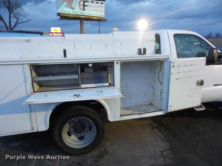 image for item DA5845 2002 Ford F550 utility truck