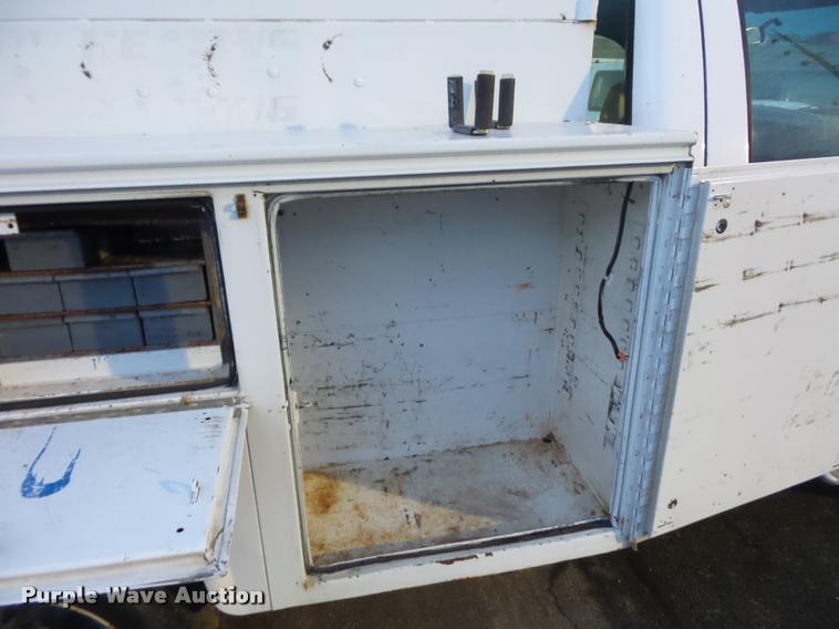 image for item DA5845 2002 Ford F550 utility truck