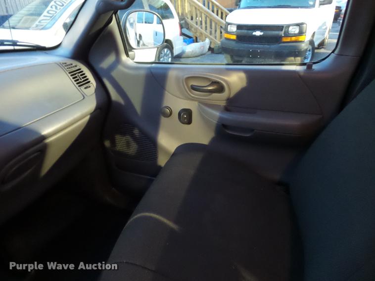 image for item DA5849 2001 Ford F150 SuperCab pickup truck