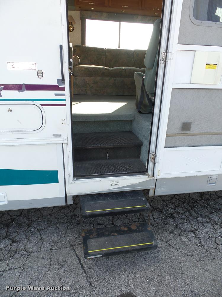 image for item DA5856 1999 Ford Winnebago Brave RV