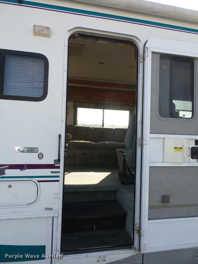 image for item DA5856 1999 Ford Winnebago Brave RV