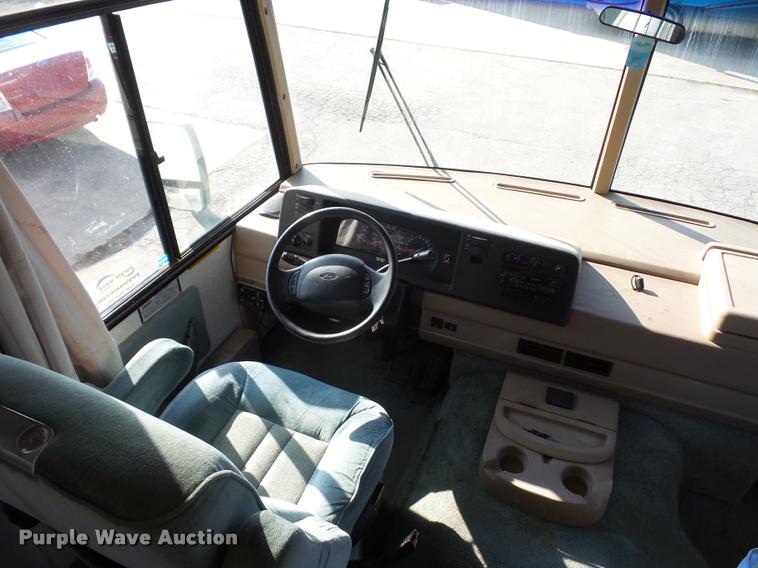 image for item DA5856 1999 Ford Winnebago Brave RV