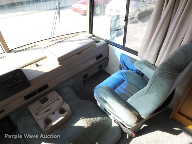 image for item DA5856 1999 Ford Winnebago Brave RV